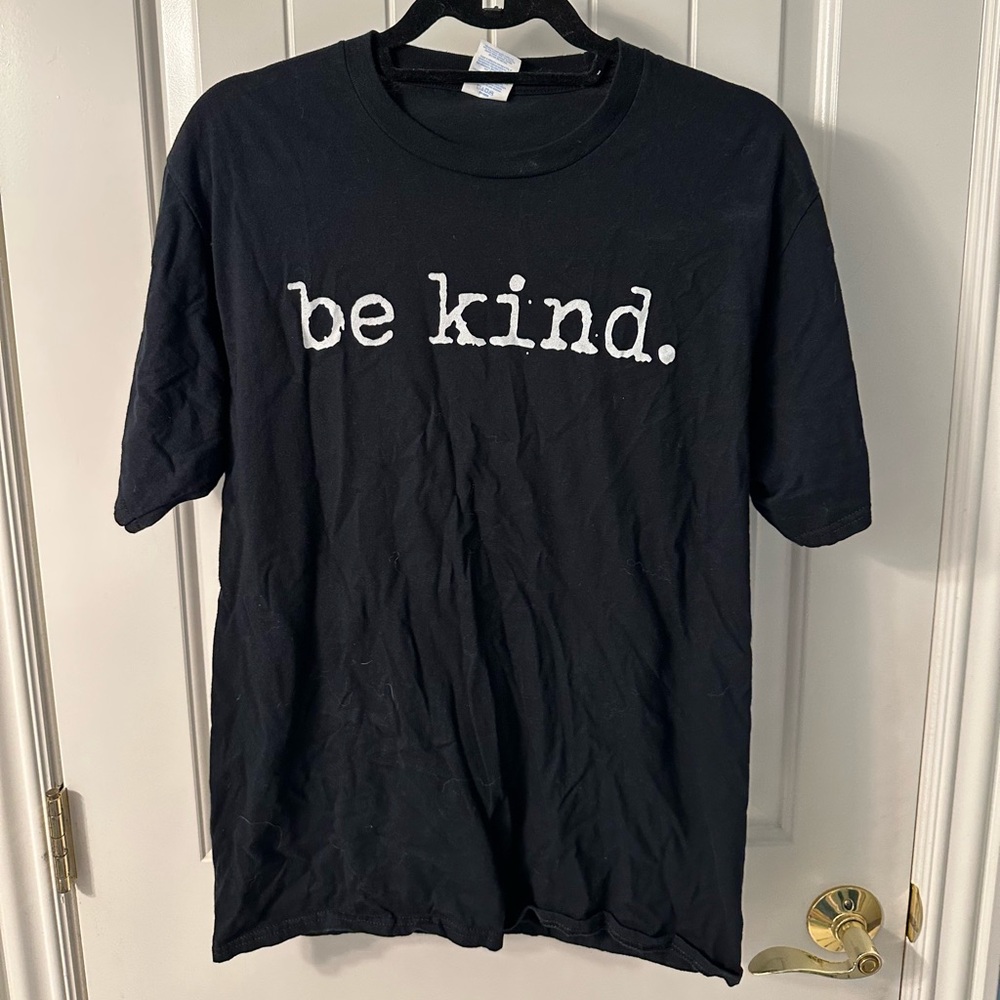 Be Kind. Graphic Tee Medium